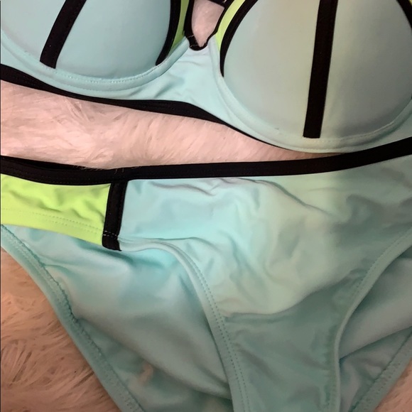 Bra: L Bottom: M - Picture 3 of 5